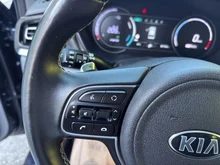KIA Niro Silber e-Niro in dunkelblau - metallic