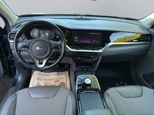 KIA Niro Silber e-Niro in dunkelblau - metallic