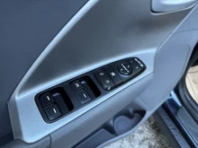 KIA Niro Silber e-Niro in dunkelblau - metallic