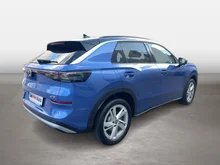 VW T-Roc Life eTSI DSG in Celestial Blue Dach Black Uni