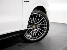Porsche Cayenne E-Hybrid Coupé in weiß ab 08/2019