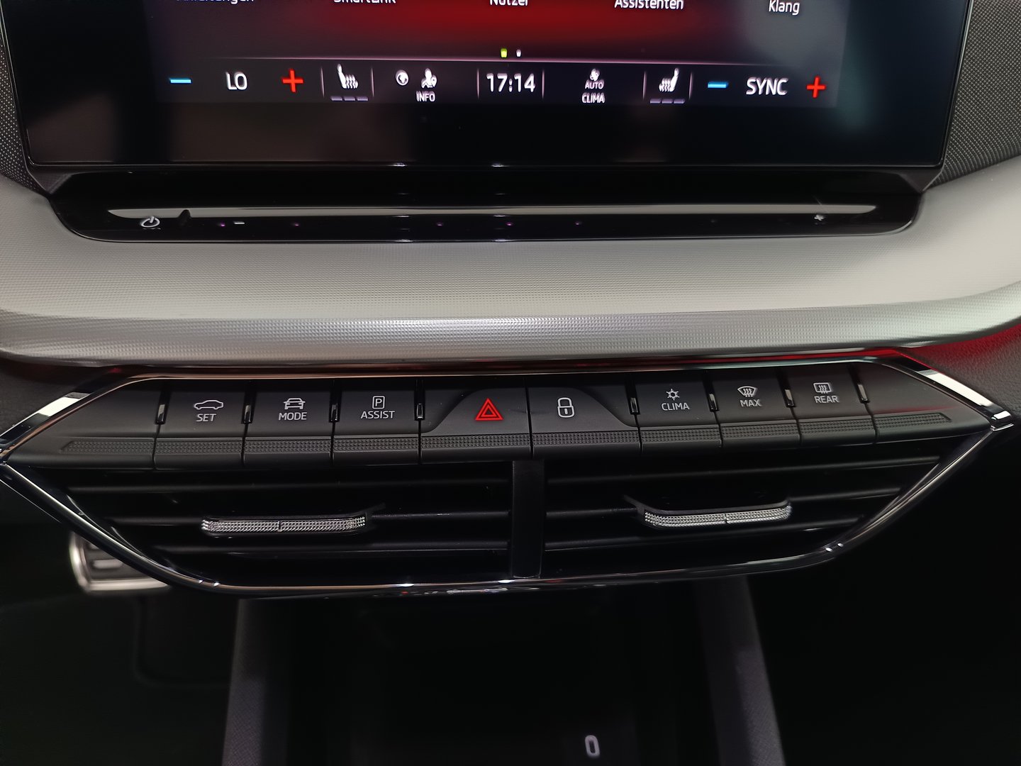 Škoda OCTAVIA Combi 4x4 Style TDI DSG | Bild 30 von 38
