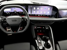 Audi Q5 e-hybrid quattro 270 KW in Mythosschwarz Metallic