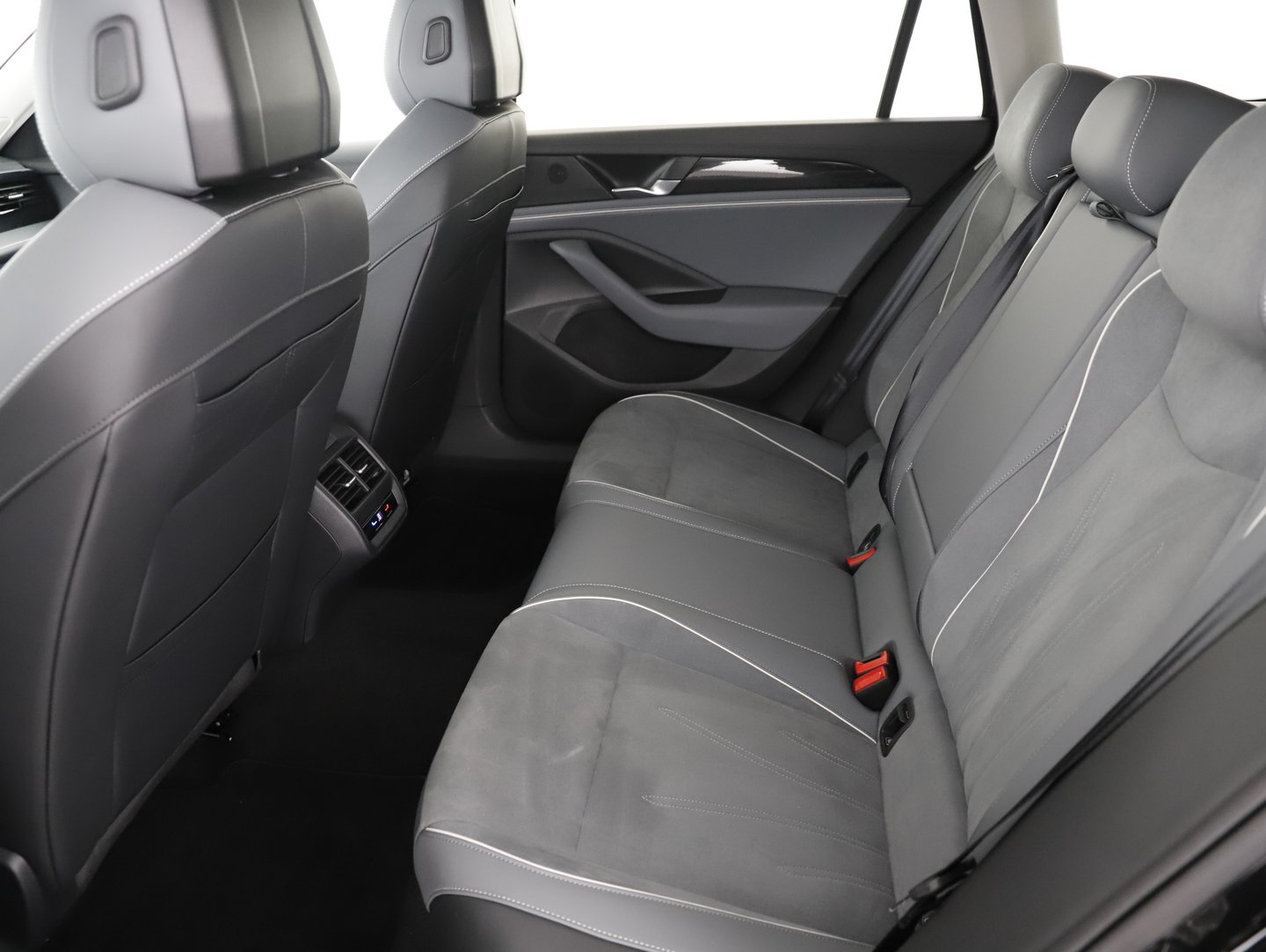 VW Passat Variant Business TDI DSG | Bild 25 von 31