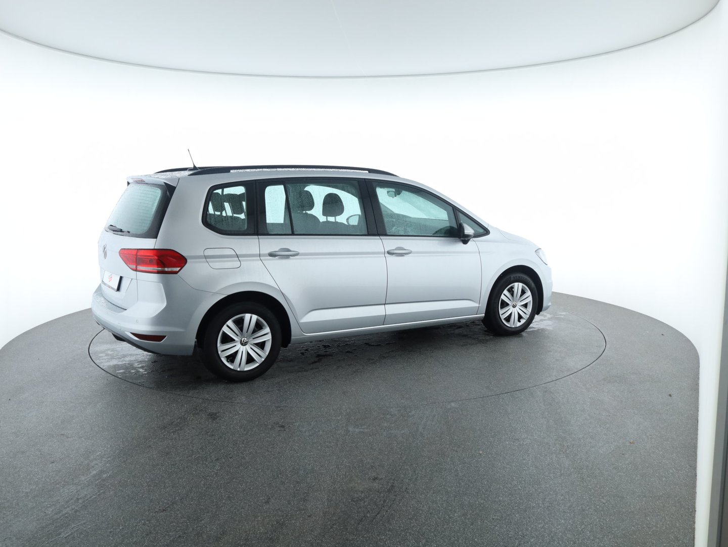 VW Touran TDI DSG | Bild 2 von 18