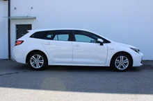 Toyota Corolla Kombi 1,8 Hybrid Active in Weiß