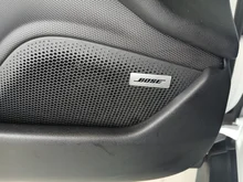 Porsche Taycan 4S in weiss - metallic