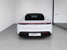 Porsche Taycan 4S in weiss - metallic