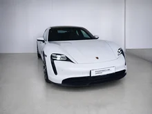 Porsche Taycan 4S in weiss - metallic
