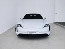 Porsche Taycan 4S in weiss - metallic