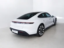 Porsche Taycan 4S in weiss - metallic