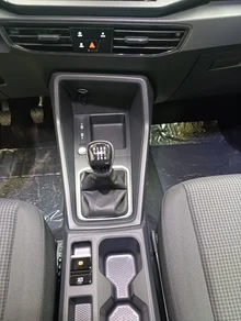VW Caddy Family TSI in Deepblack Perleffekt