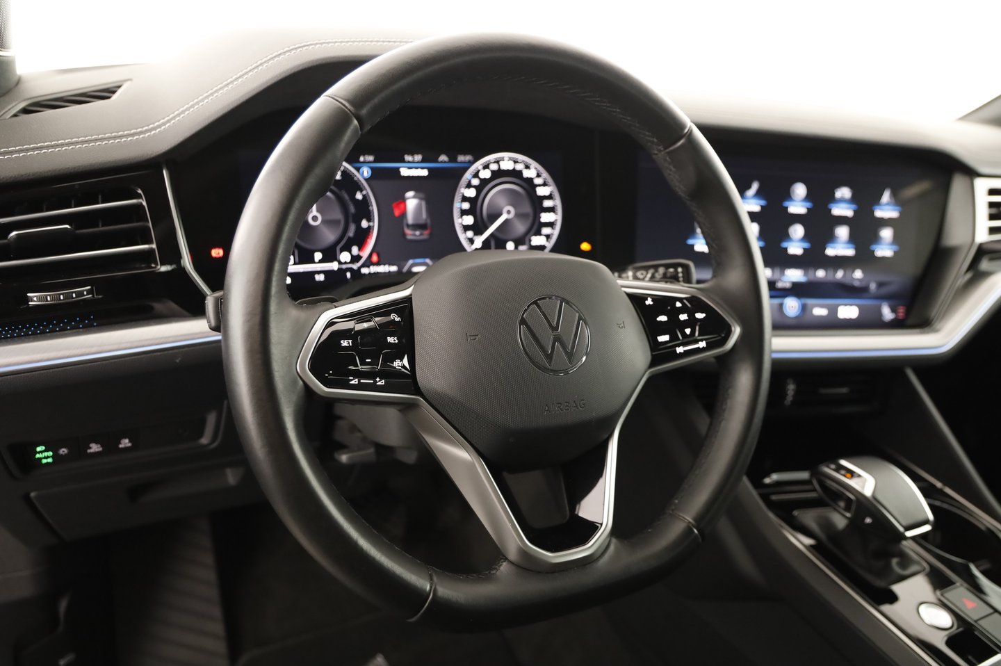 VW Touareg Elegance eHybrid 4MOTION | Bild 16 von 29