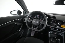 Audi A3 Limousine 30 TFSI advanced in 0E Mythosschwarz Metallic