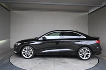 Audi A3 Limousine 30 TFSI advanced in 0E Mythosschwarz Metallic