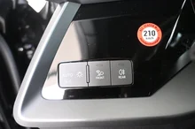 Audi A3 Limousine 30 TFSI advanced in 0E Mythosschwarz Metallic