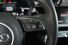 Audi A3 Limousine 30 TFSI advanced in 0E Mythosschwarz Metallic