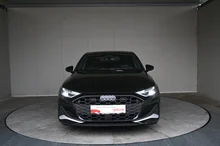 Audi A3 Limousine 30 TFSI advanced in 0E Mythosschwarz Metallic