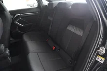 Audi A3 Limousine 30 TFSI advanced in 0E Mythosschwarz Metallic