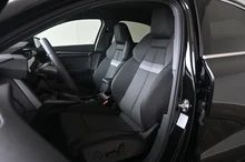 Audi A3 Limousine 30 TFSI advanced in 0E Mythosschwarz Metallic