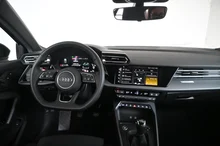 Audi A3 Limousine 30 TFSI advanced in 0E Mythosschwarz Metallic