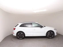 Audi Q5 55 TFSI e quattro Sport in GLETSCHERWEISS METALLIC