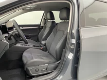 VW Golf Rabbit mHEV DSG in Delfingrau Metallic