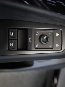 VW ID.7 Tourer GTX 4MOTION 250kW Business in Mondsteingrau Dach Schwarz