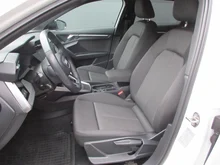 Audi A3 Sportback 30 TFSI intense in ibisweiß