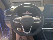VW T-Roc R-Line eTSI DSG in Celestial Blue Dach Black Uni