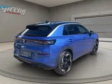 VW T-Roc R-Line eTSI DSG in Celestial Blue Dach Black Uni