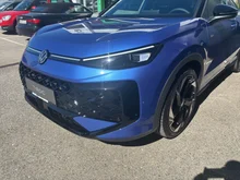 VW T-Roc R-Line eTSI DSG in Celestial Blue Dach Black Uni