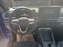 VW T-Roc R-Line eTSI DSG in Celestial Blue Dach Black Uni