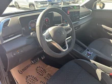 VW T-Roc R-Line eTSI DSG in Celestial Blue Dach Black Uni