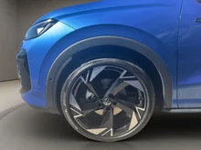 VW T-Roc R-Line eTSI DSG in Celestial Blue Dach Black Uni