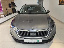 Škoda Octavia Combi Ambition TSI in Graphit-Grau Metallic