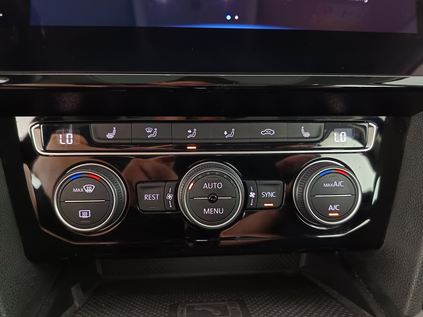 VW Passat Variant Elegance TDI SCR DSG | Bild 28 von 35