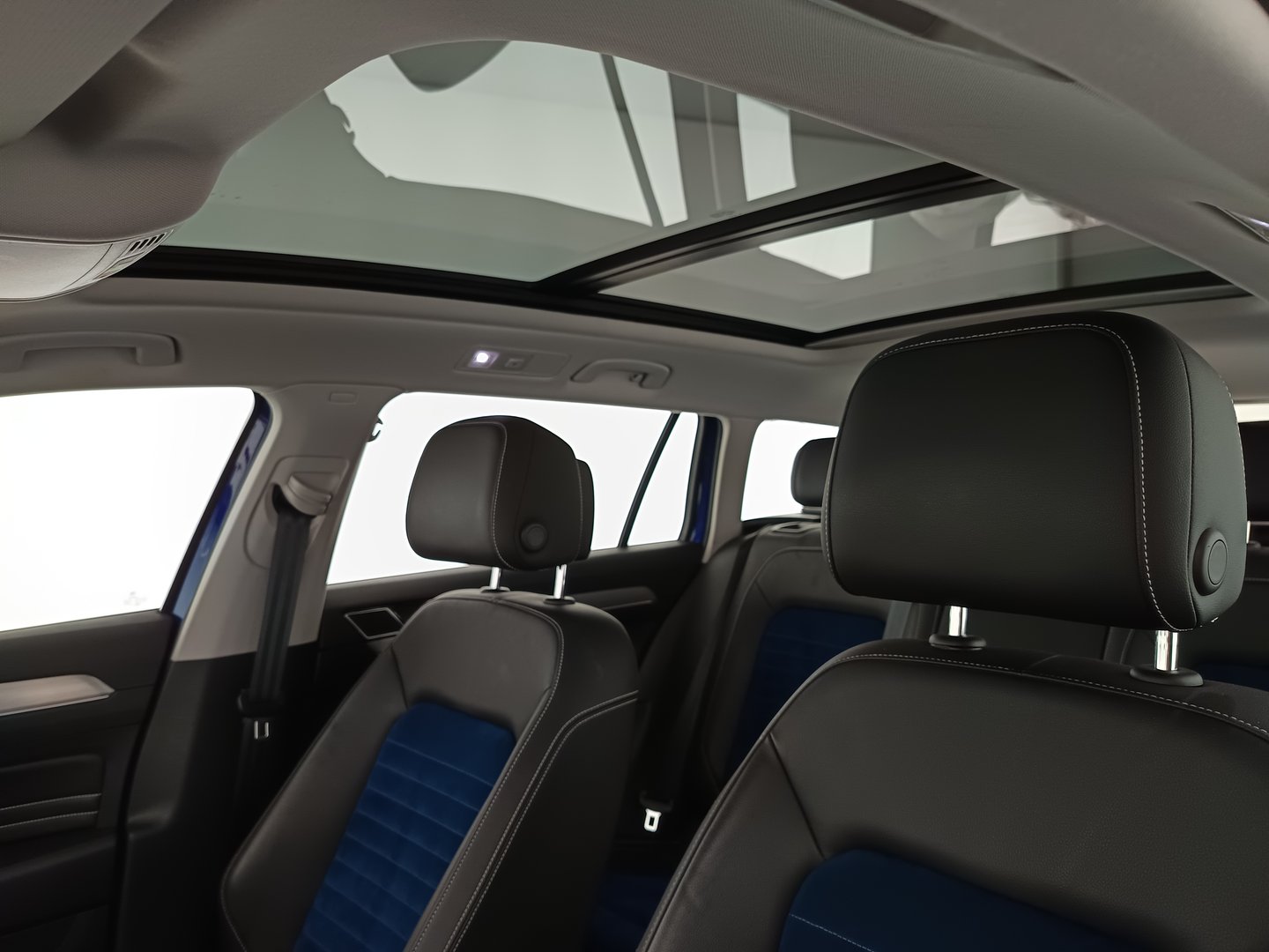 VW Passat Variant Elegance TDI SCR DSG | Bild 33 von 35