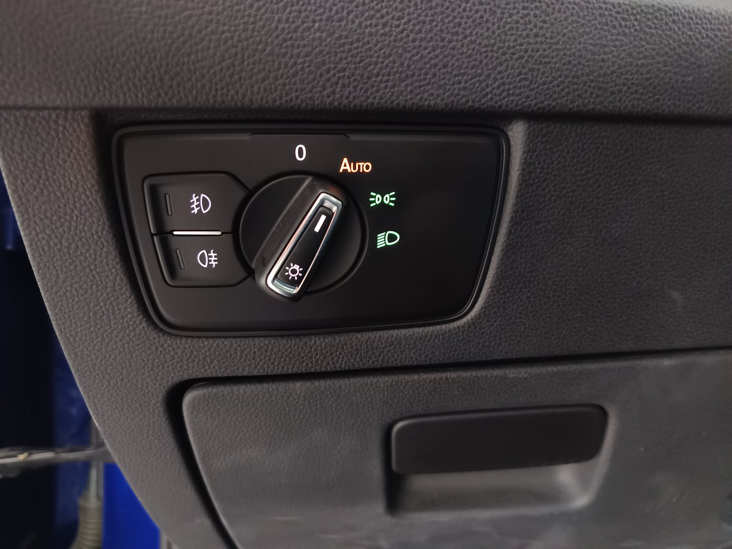 VW Passat Variant Elegance TDI SCR DSG | Bild 12 von 35