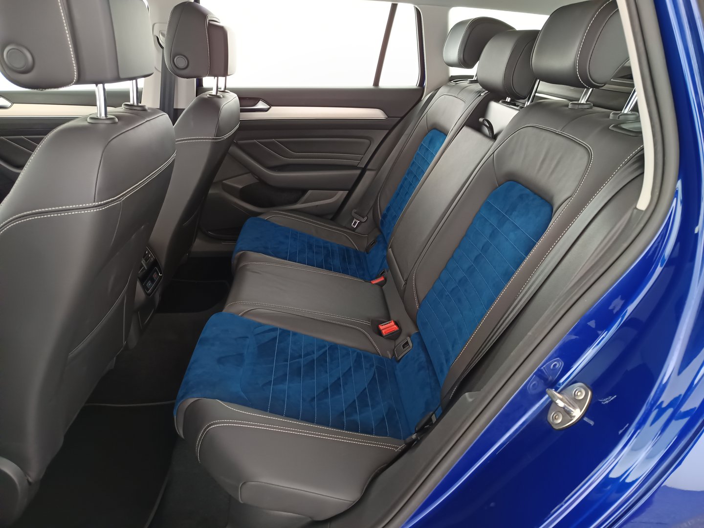 VW Passat Variant Elegance TDI SCR DSG | Bild 30 von 35