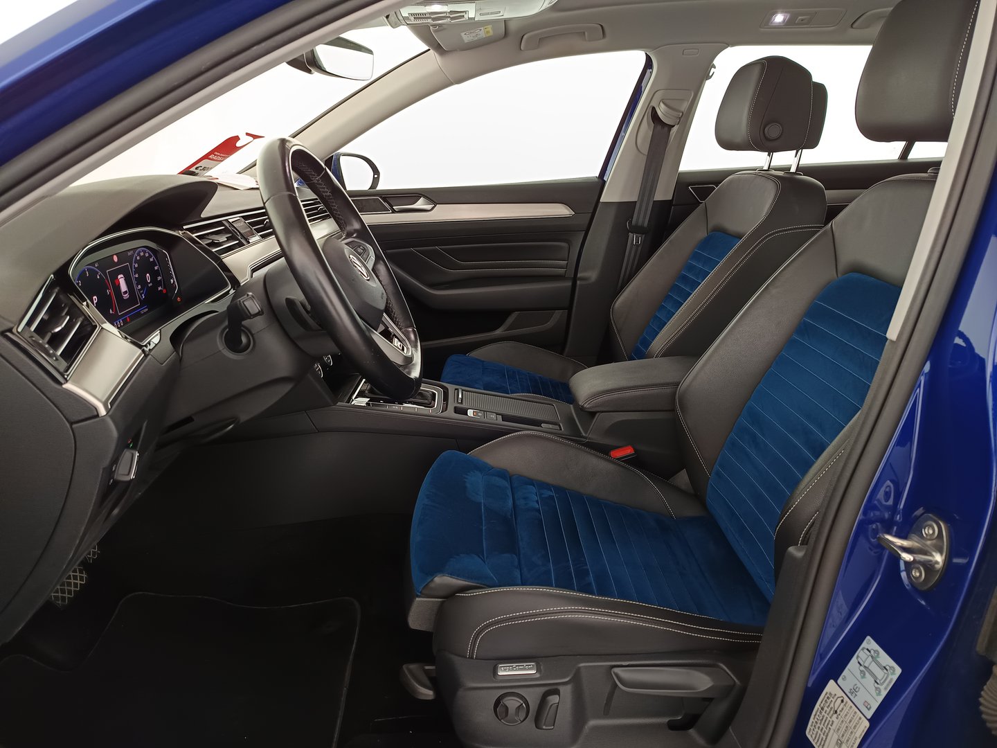 VW Passat Variant Elegance TDI SCR DSG | Bild 13 von 35
