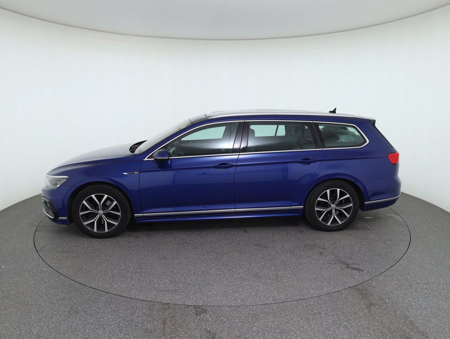 VW Passat Variant Elegance TDI SCR DSG | Bild 8 von 35