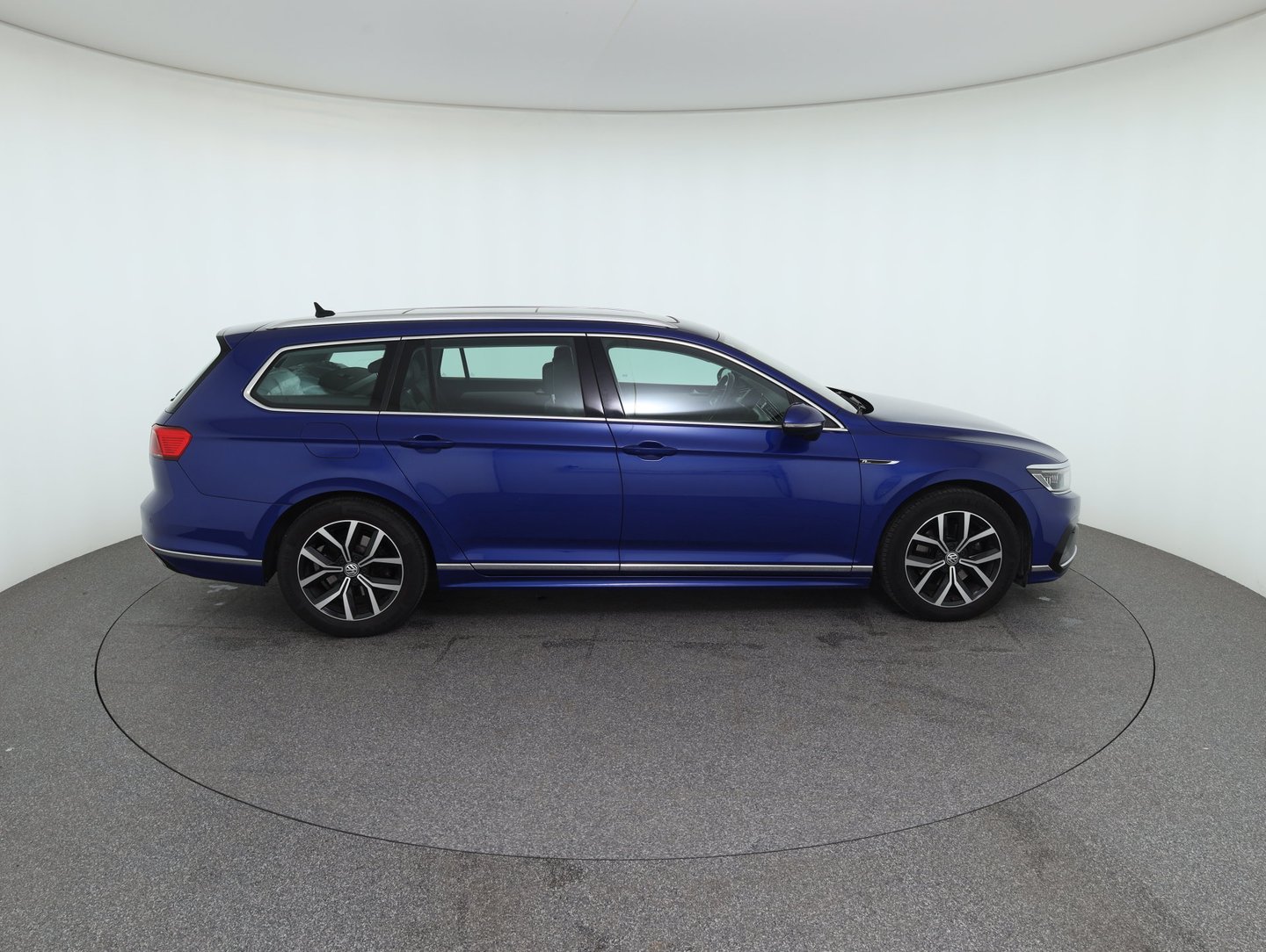 VW Passat Variant Elegance TDI SCR DSG | Bild 4 von 35