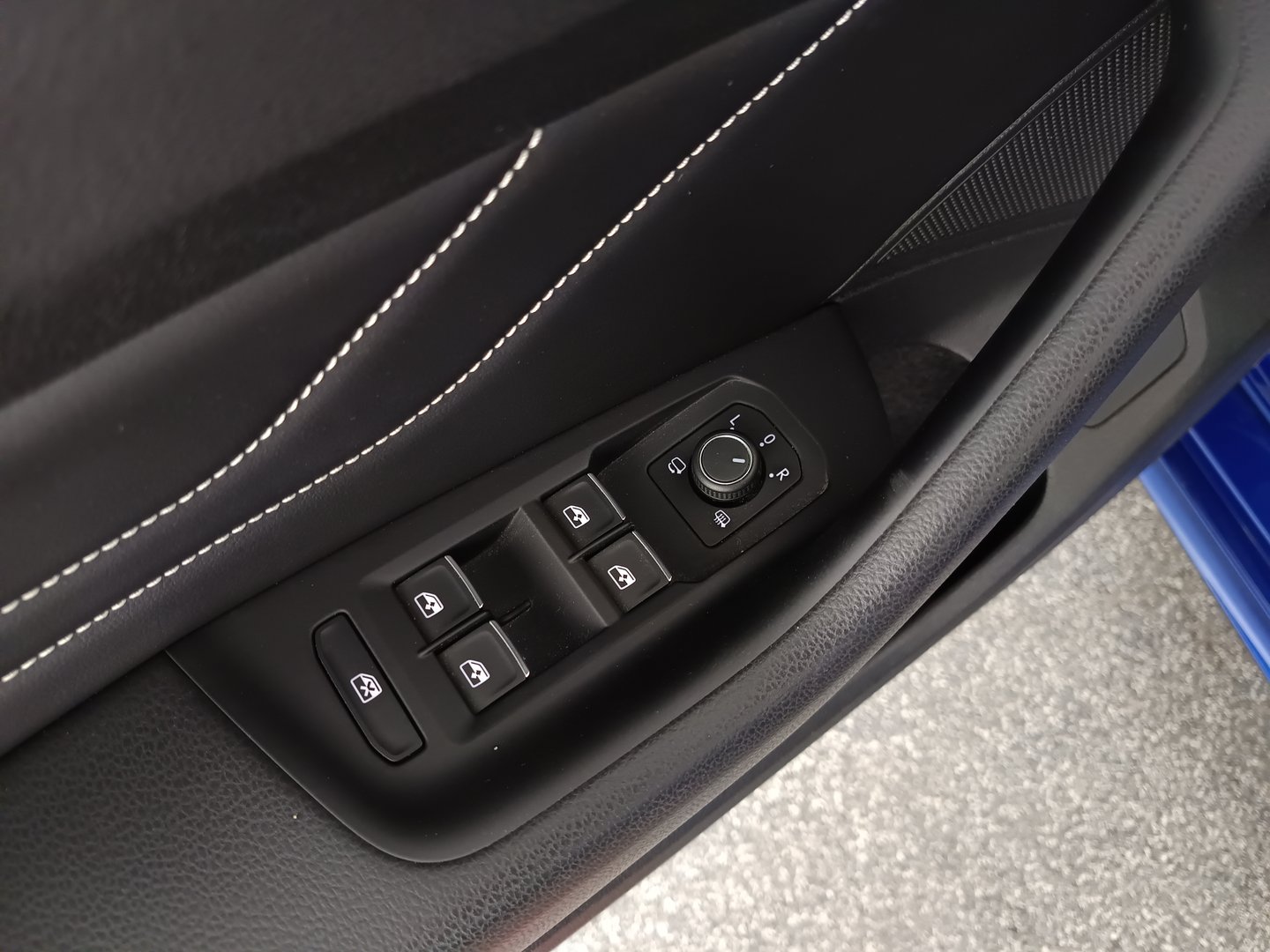 VW Passat Variant Elegance TDI SCR DSG | Bild 11 von 35