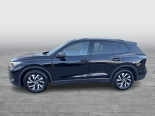 VW Tiguan Friends eTSI DSG in Deep Black Perleffekt