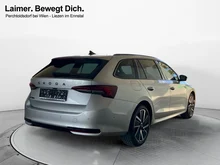 Škoda Octavia Combi Sportline TDI DSG in Brillant-Silber Metallic