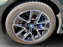 BMW i4 Gran Coupe xDrive M50 80,7kWh in dunkelgrün- metallic