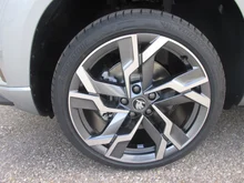 Škoda Karoq Sportline TSI DSG ACT in Smokey Diamond-Silber Metallic