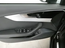 Audi A4 Avant 40 TDI S line in 0E Mythosschwarz Metallic