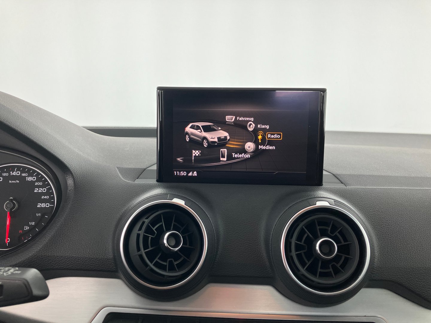 Audi Q2 35 TDI Sport | Bild 9 von 18